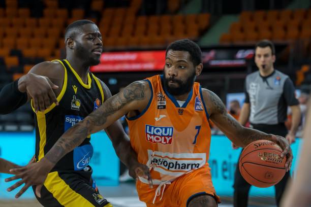 己赛场表现 己赛场表现