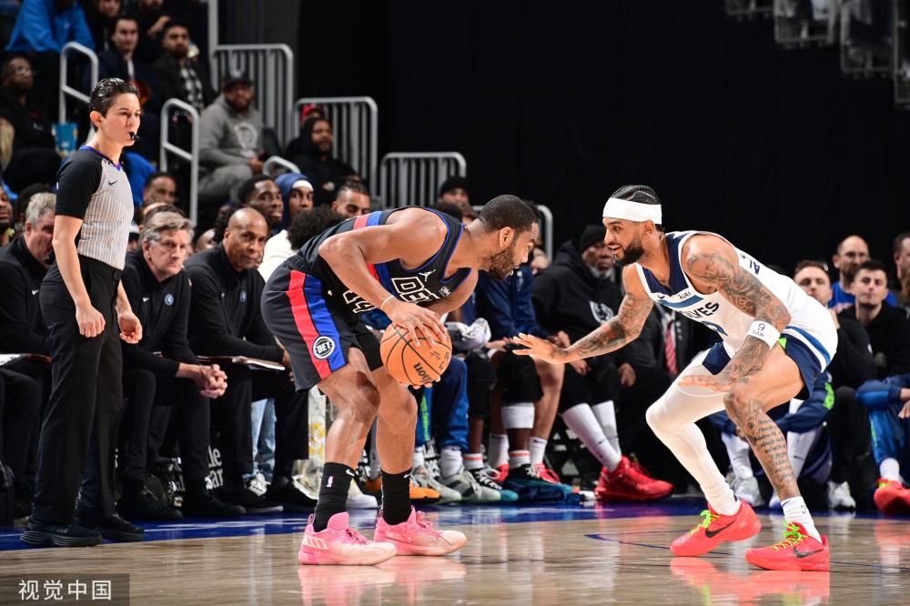 郑钦文凭借 郑钦文凭借